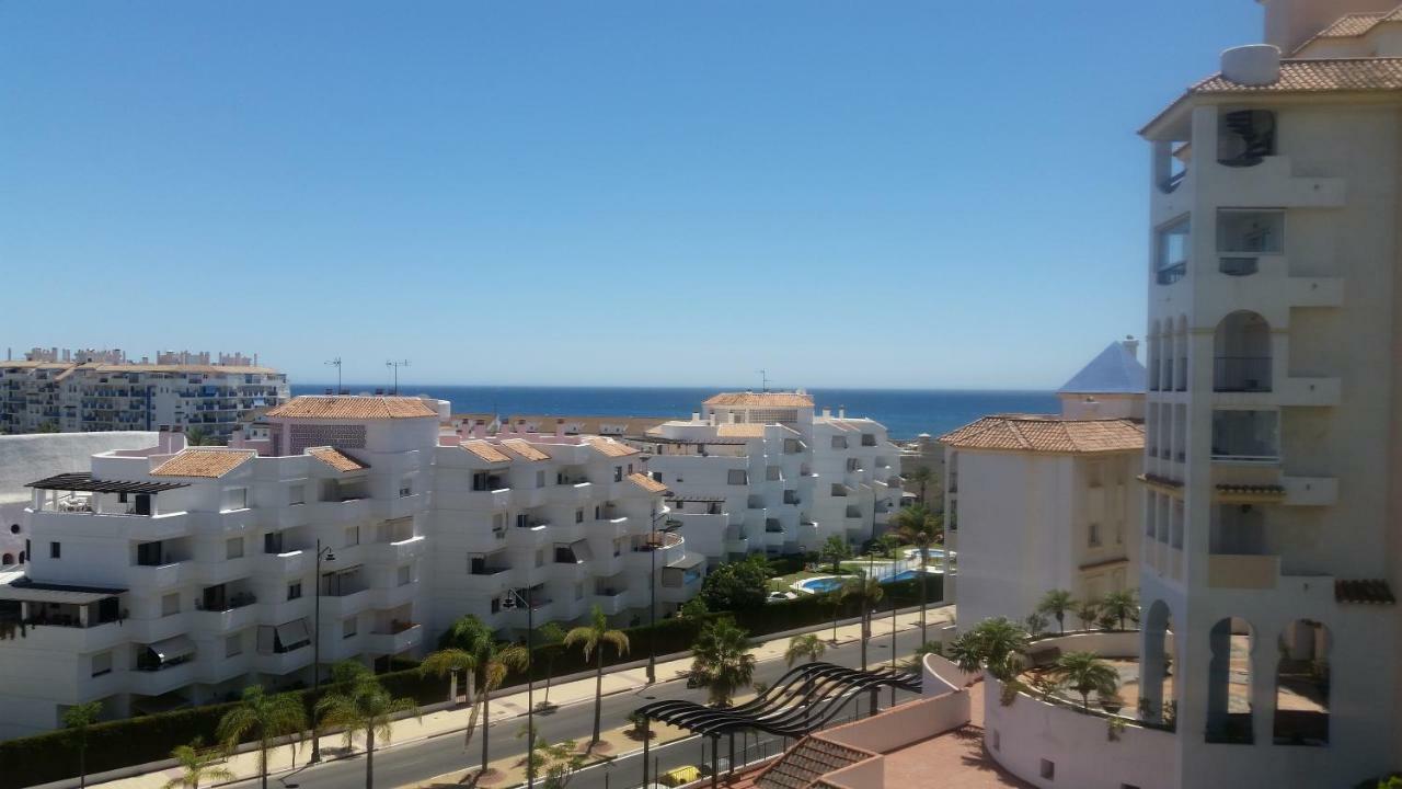 Puerto Deportivo Estepona Exterior foto